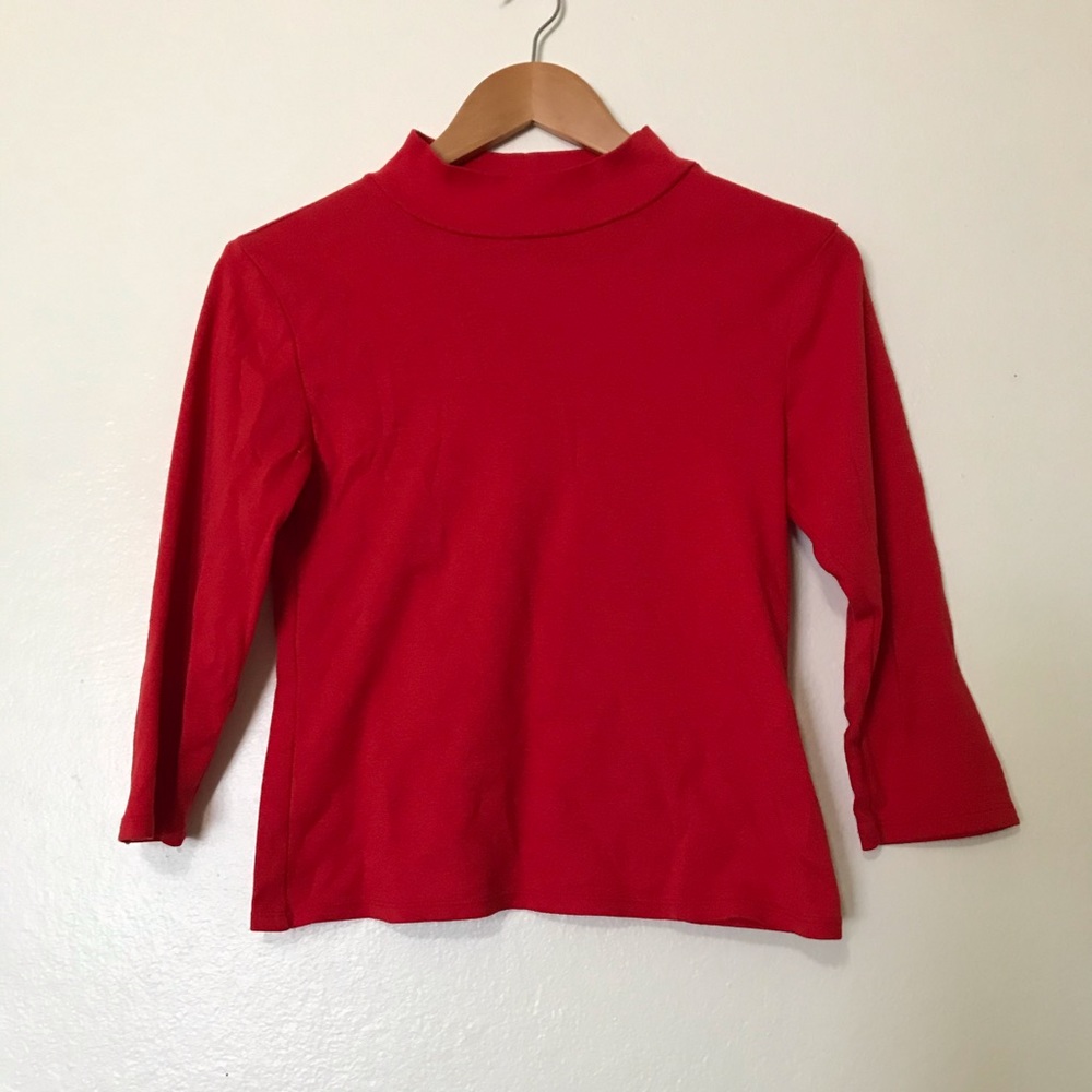 red turtleneck 3/4 sleeve shirt